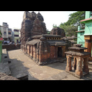 Im Vordergrund der Vaital-Tempel, im Hintergrund der Sisiresvara-Tempel
